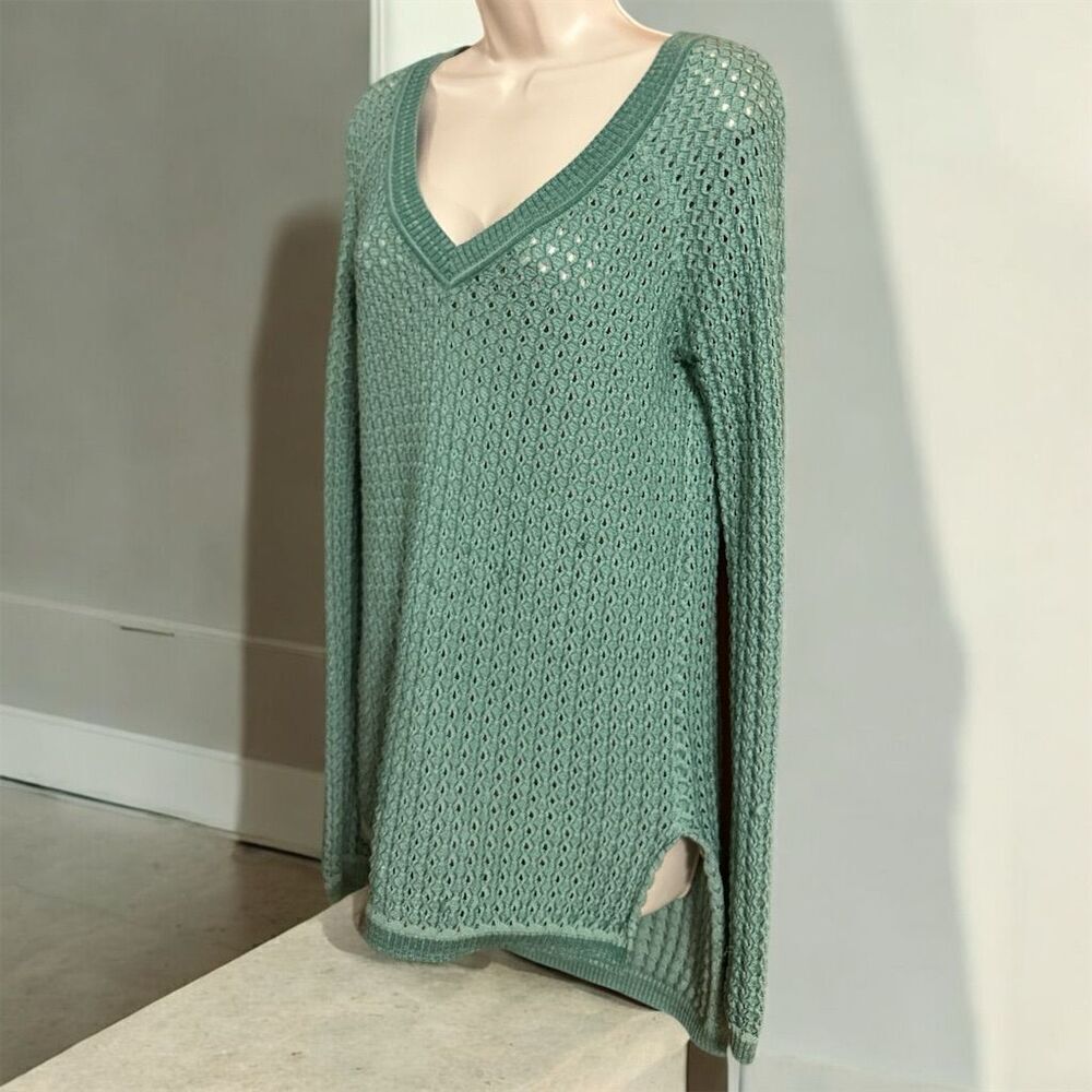 BCBG Maxazria Kent Dusty Green V-Neck Pullover Sweater Small Green Long Sleeve